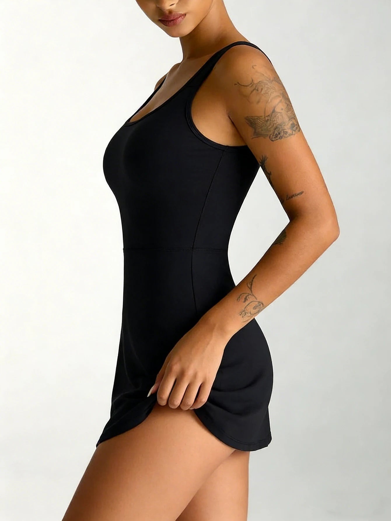 Robe de sport de tennis pour femme, design dos croisé, légère, respirante, confortable, douce pour la peau, vêtements de sport tendance